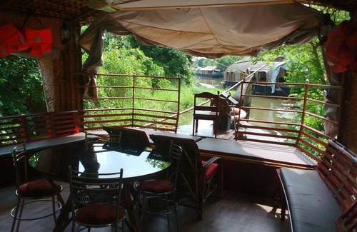 Kumarakom Boat Rental | Backwater Routes Houseboats