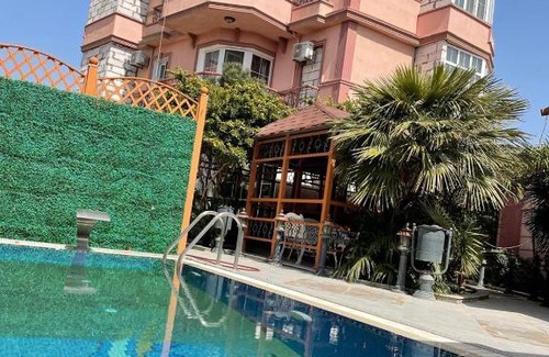 Sabayil House | Badamdar villa with pool and sauna