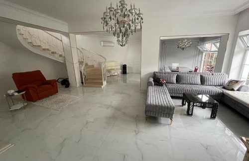 Sabayil House | Badamdar villa with pool and sauna