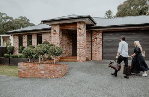 Badger Creek House | BADGER HOUSE - 4 Bed, 4 Bath, Stunning Entertainer plus Fire