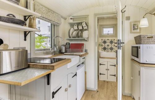 Brampton Bryan House | Badger Hut