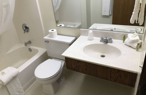 Lake Hallie Hotel | Badger Motel