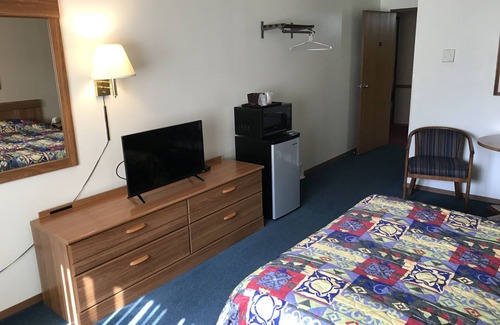 Lake Hallie Hotel | Badger Motel