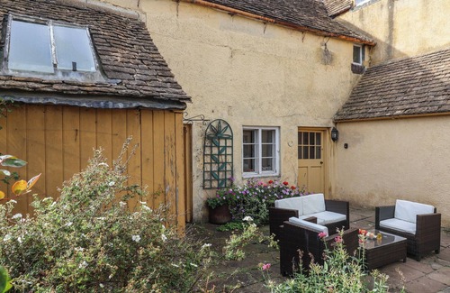 Badminton House | BADMINTON FARM COTTAGE, family friendly in Acton Turville
