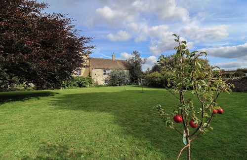 Badminton House | BADMINTON FARM COTTAGE, family friendly in Acton Turville