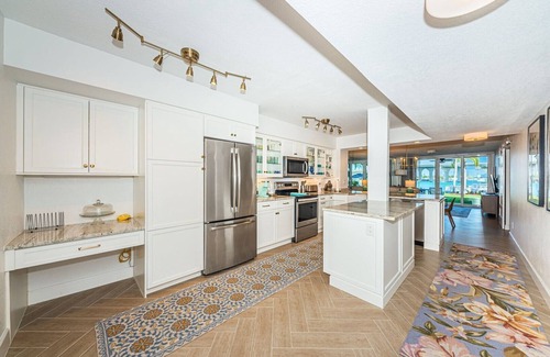 St. Petersburg Condo | Bahia Vista 'Sandy Toes, Sailboats, Spectacular Sunsets'