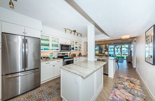 St. Petersburg Condo | Bahia Vista 'Sandy Toes, Sailboats, Spectacular Sunsets'