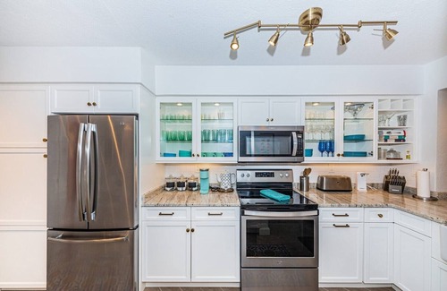 St. Petersburg Condo | Bahia Vista 'Sandy Toes, Sailboats, Spectacular Sunsets'