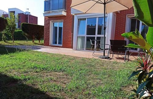 Monte Apartment | Bajo con jardín privado