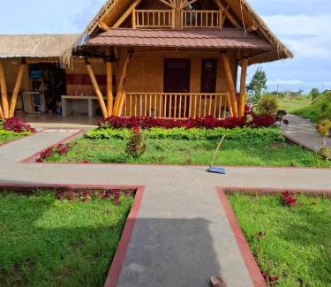 Bayan Cabin | Bale Gantar