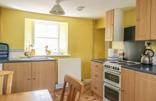 Lochearnhead Cottage | BALMEANOCH, pet friendly, character holiday cottage in Callander