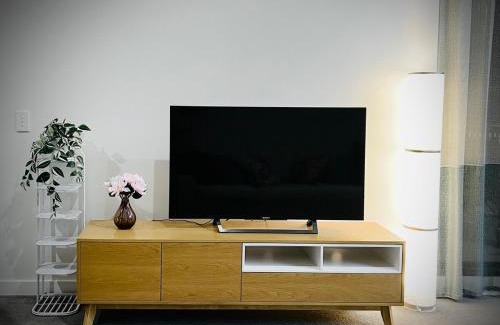 Waterloo Apartment | Bamboo Grove Retreat with Infinity Pool 竹林幽居无边泳池