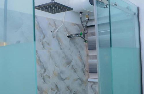 Surulere Apartment | Bamgbose Apartments - Sleeps 4 - Parking - WiFi