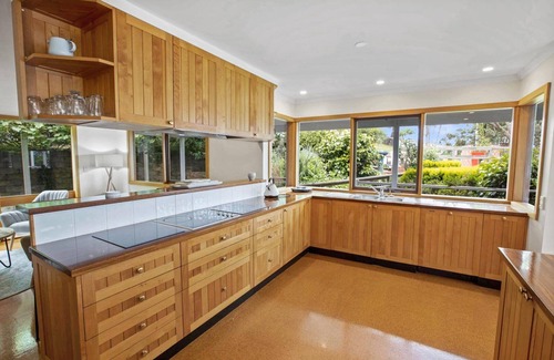 Metung House | Bancroft Haven - Nestled above the marina boasting views across Bancroft Bay