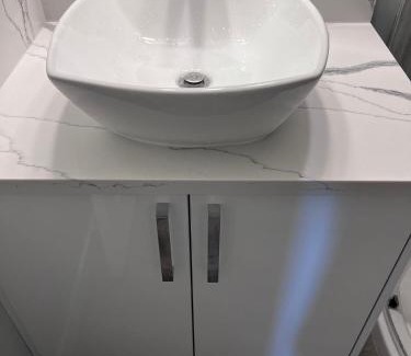 Citadel House | Banff Garden Suite&2mins Bus station Close LRT& Free Parking