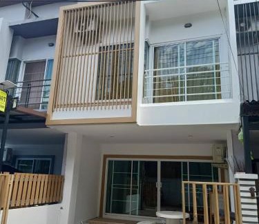 Saen Suk House | Bangsean Smile Home บ้านสไมล์ บางแสน