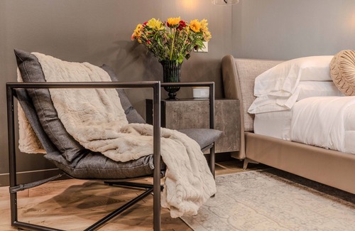 Chester House | Banya, Hot Tub, Pool and Sauna! Relax in Nature!