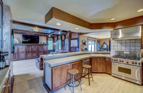 Hudson House | Barbiecore Castle Vibe’n in DT Hudson