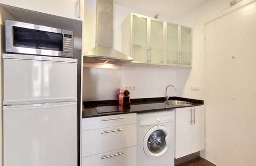 Barceloneta House | Barceloneta apartment with balcony