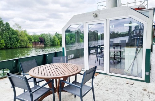 Le Port-Marly Boat Rental | Barge 120 m2 on the banks of the Seine, quiet and green