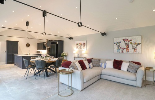 Little Stukeley Cottage | BARLEY COTTAGE, pet friendly, with a garden in Catworth