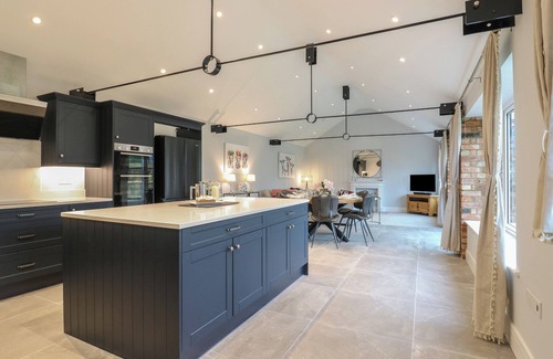 Little Stukeley Cottage | BARLEY COTTAGE, pet friendly, with a garden in Catworth