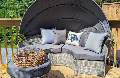 Stokes House | Barn Sanctuary w Private Hot Tub and Pond View