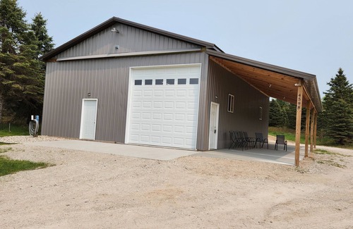 Luther House | BARNDOMINIUM "Knotty Pines Cabin", Minutes from ORV Trails.