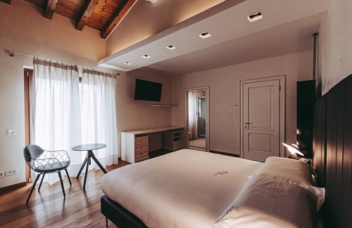 Badia Calavena Bed & Breakfast | Basalt, room with bathroom and balcony.Tranquility,at the foot of the Little Dolomites.