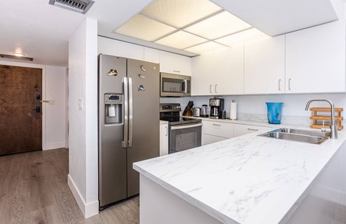 Clewiston Apartment | Bass & Sun Condominium Pool View ! 2/2 Bedroom