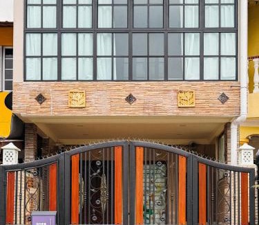 Taman Seri Gombak House | Batu Caves Cozy 2 Storey House with Free Netflix