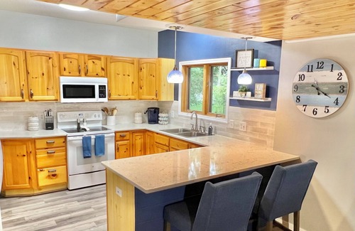 Baxter Cabin | Baxter Beach House: Enjoy year-round activities/events in a cozy lakeside cabin.