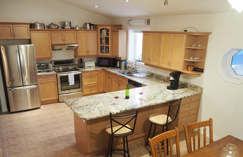 Cressy House | Bay House at Prinyers - Prince Edward County Private Waterfront