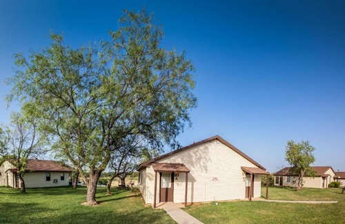 Bridgeport Resort | Bay Landing Camping Resort Cabin 14