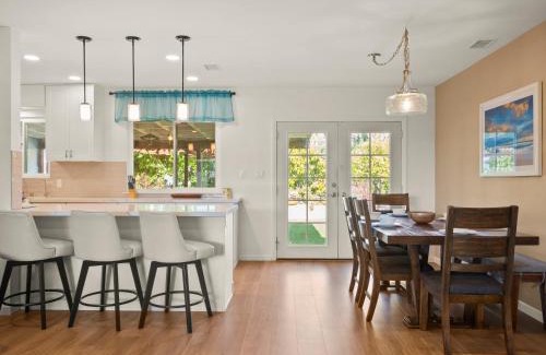 Bay Park House | Bay Park Garden Paradise - central Location, AC, Washer Dryer & Private yard!