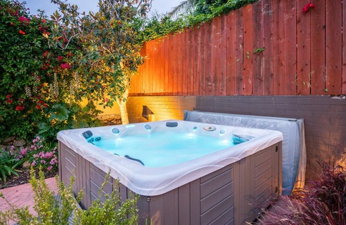 Roseville - Fleet Ridge House | Bay Skyline | Hot Tub + Fire Pit | Point Loma