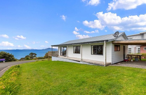 Langs Beach House | Bay View Bach - Langs Beach Holiday Home