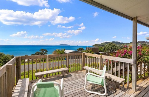 Langs Beach House | Bay View Bach - Langs Beach Holiday Home