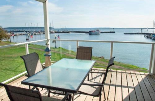 Bayfield House | Bayfield on the Lake Condos