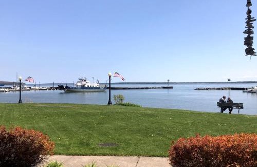 Bayfield House | Bayfield on the Lake Condos