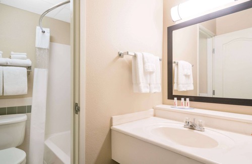 Baxter Hotel | Baymont by Wyndham Baxter/Brainerd Area