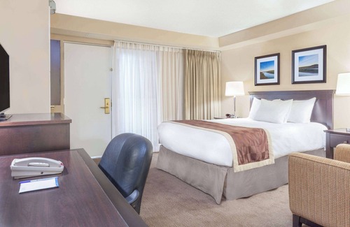 Red Deer Hotel | Baymont by Wyndham Red Deer