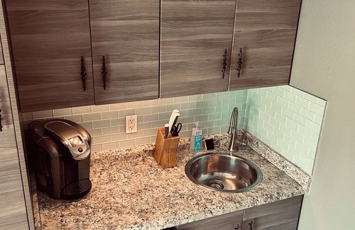 Pacific Beach Apartment | Bayside Bungalow Studio Central to All Local Attractions