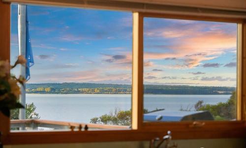 Corinella House | Bayside Oceanview Getaway