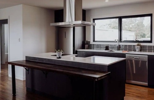 St Helens Apartment | Bayview Lodge - Views Views Views!