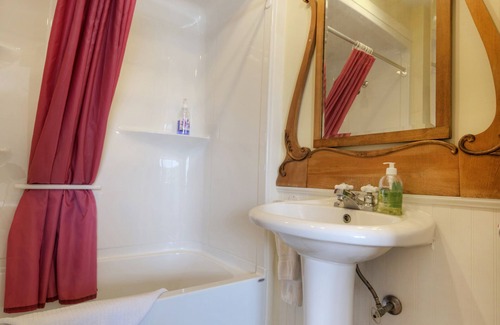 Mahone Bay Bed & Breakfast | Bayview Pines Country Inn