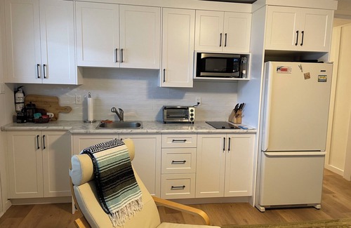 Okanagan-Similkameen Apartment | BC STR Registry No. H795481396 nExplore Fall Wine Touring & 30 min. to Ski Apex