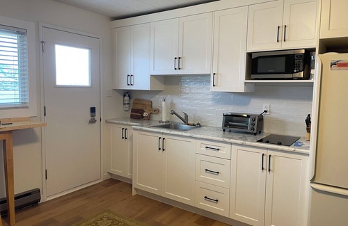 Okanagan-Similkameen Apartment | BC STR Registry No. H795481396 nExplore Fall Wine Touring & 30 min. to Ski Apex