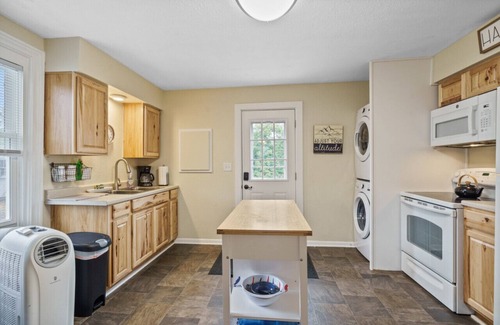 Marquette Apartment | Be a Local - Centrally Located 2BR in Downtown MQT