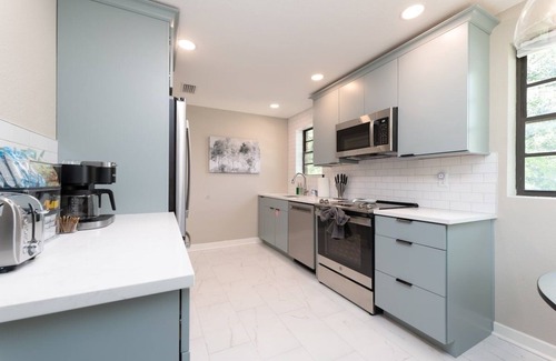 Riverside Apartment | Be A Nomad | Newly renovated 1br apartment